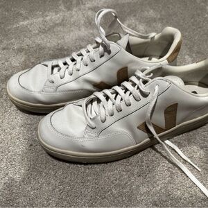 EUC Veja Men's t2 Campo